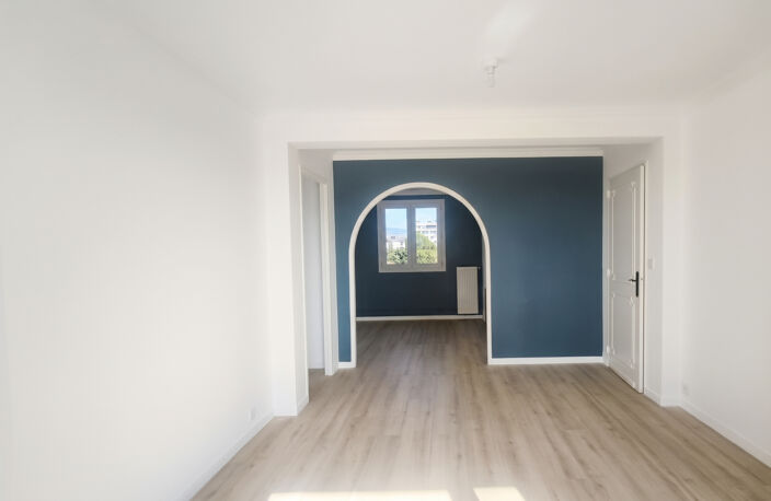 A LOUER   APPARTEMENT T3 DE 63 M2    BALCON   CAVE    MARSEI — photo 2