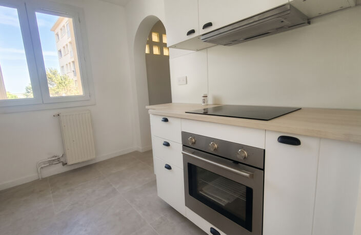 A LOUER   APPARTEMENT T3 DE 63 M2    BALCON   CAVE    MARSEI — photo 5