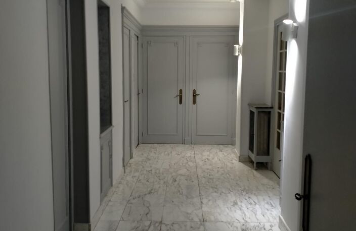 Location appartement 5 pièces 96 m² à Grenoble (38000) — photo 2