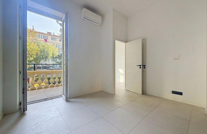 F2. NICE LIBERATION — photo 2