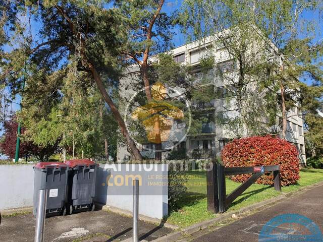 Studio Vendu LOUE +cave + place de Parking — photo du bien