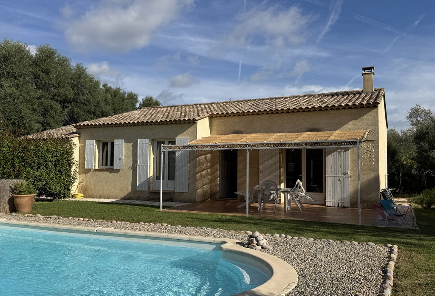 PUGET-VILLE   VILLA DE PLAIN-PIED AVEC PISCINE, AU CALME ET — photo 1