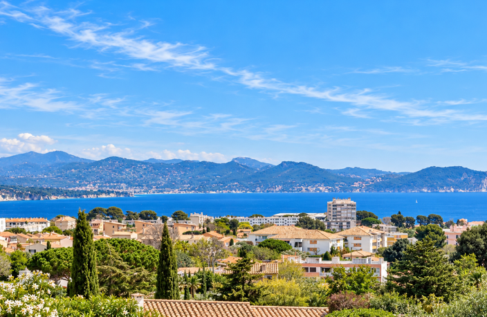 LA CIOTAT   VILLA DE CARACTÈRE AVEC VUE MER, PISCINE ET JARD — photo 3