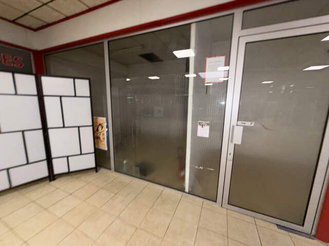 Local commercial 25,53m2 Centre du village de Luynes — photo du bien