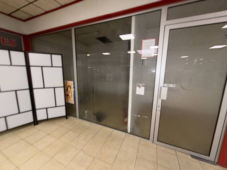 Local commercial 25,53m2 Centre du village de Luynes — photo 1
