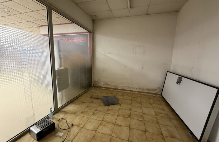 Local commercial 25,53m2 Centre du village de Luynes — photo 2