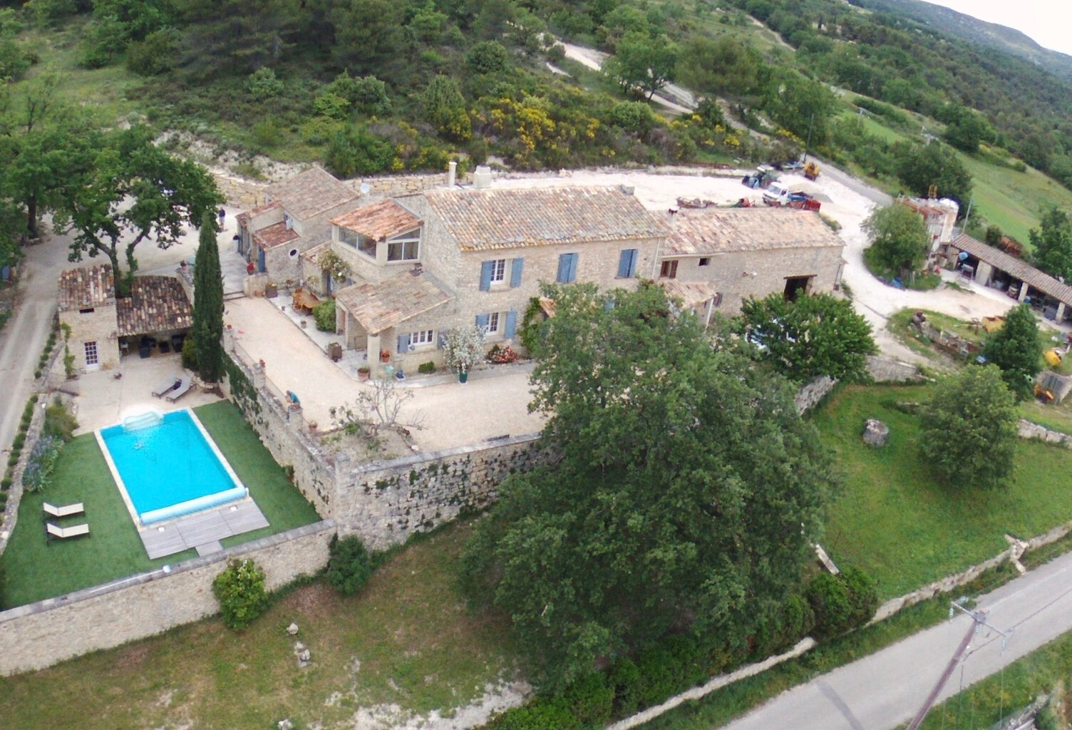 EXCLUSIVITÉ : Bastide proche de Gordes. — photo 1