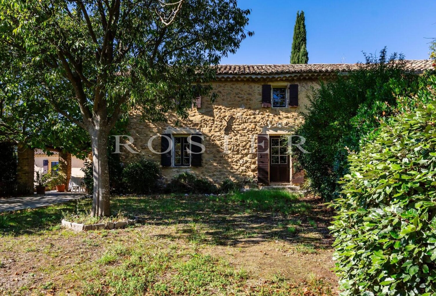 Vaison-la-Romaine – Ferme en pierre avec jardin arboré et terrai — photo 1