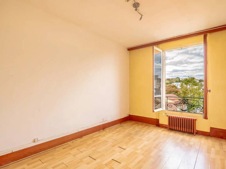 Suresnes – 33,57 m² à fort potentiel, au cœur d’un quartier vivant — photo 1