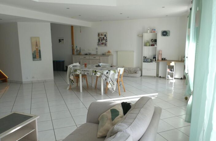 Vente appartement 6 pièces 145 m² Sainte-Sigolène (43600) — photo 3