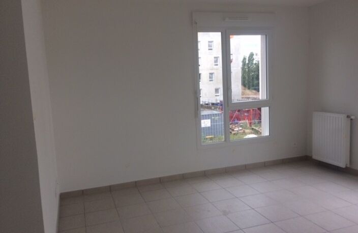 Location appartement 2 pièces 42 m² à Vaulx-en-Velin (69120) — photo 2