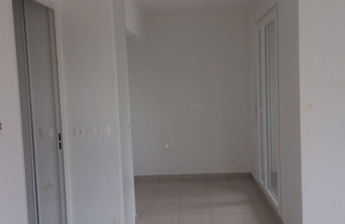 Location appartement 2 pièces 42 m² à Vaulx-en-Velin (69120) — photo 3