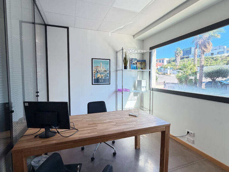 LOCATION DE BUREAUX PROFESSIONNELS 102,38 m² — photo 1