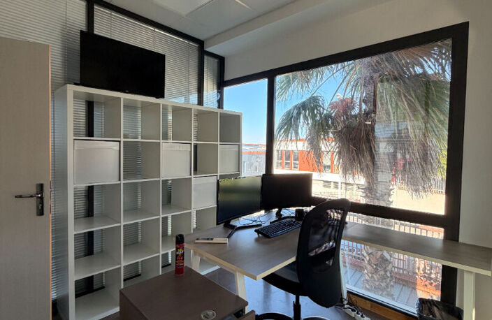 LOCATION DE BUREAUX PROFESSIONNELS 102,38 m² — photo 3
