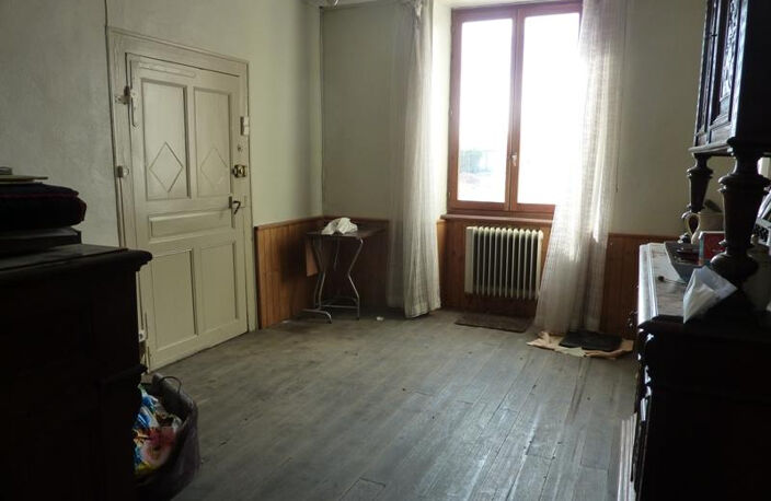 Bâtiment à aménager sur 3 niveaux ? Montferrat — photo 2