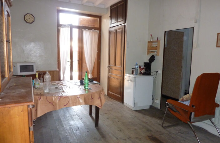 Bâtiment à aménager sur 3 niveaux ? Montferrat — photo 4