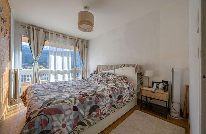 Appartement T4 traversant avec balcons, garage et parking — photo 3