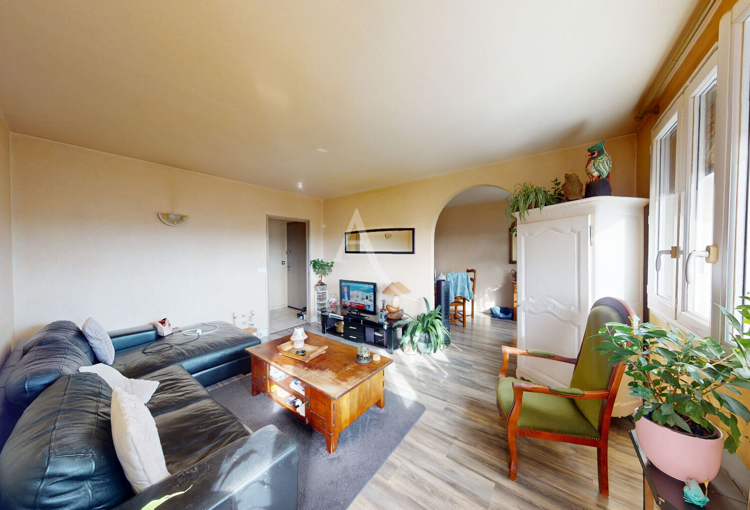 SAINT-JEAN-DE-BRAYE (45800) , APPARTEMENT T4 AU DERNIER ÉTAGE AVEC BALCON ET CAVE — photo 1