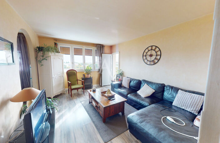 SAINT-JEAN-DE-BRAYE (45800) , APPARTEMENT T4 AU DERNIER ÉTAGE AVEC BALCON ET CAVE — photo 2