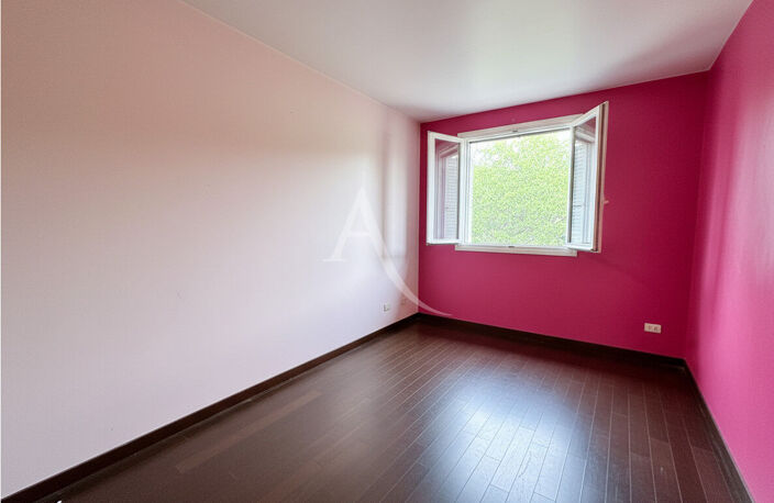 SAINT-JEAN-DE-BRAYE (45800) , APPARTEMENT T4 AU DERNIER ÉTAGE AVEC BALCON ET CAVE — photo 4