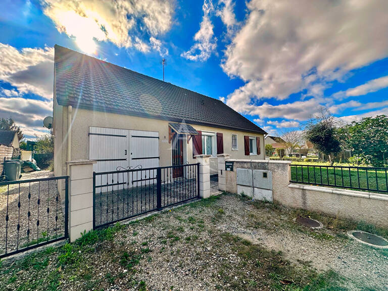 Maison de plain-pied à vendre à Chécy, 3 chambres, garage, dépendance et terrasse — photo 1