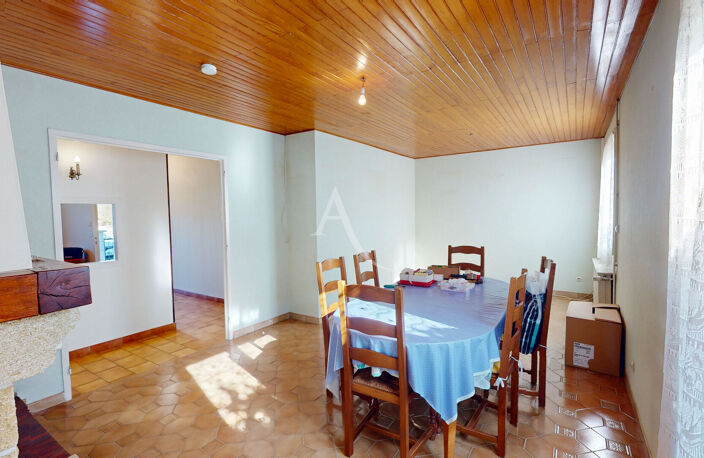 Maison de plain-pied à vendre à Chécy, 3 chambres, garage, dépendance et terrasse — photo 2
