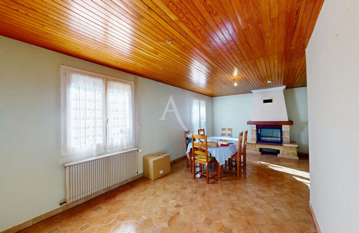 Maison de plain-pied à vendre à Chécy, 3 chambres, garage, dépendance et terrasse — photo 3