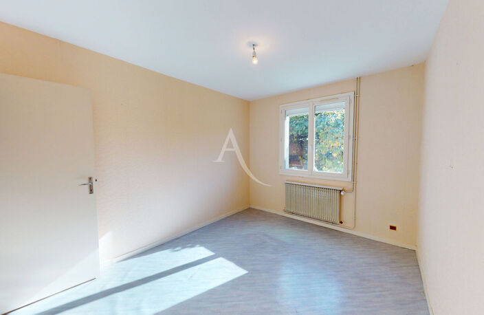 Maison de plain-pied à vendre à Chécy, 3 chambres, garage, dépendance et terrasse — photo 5