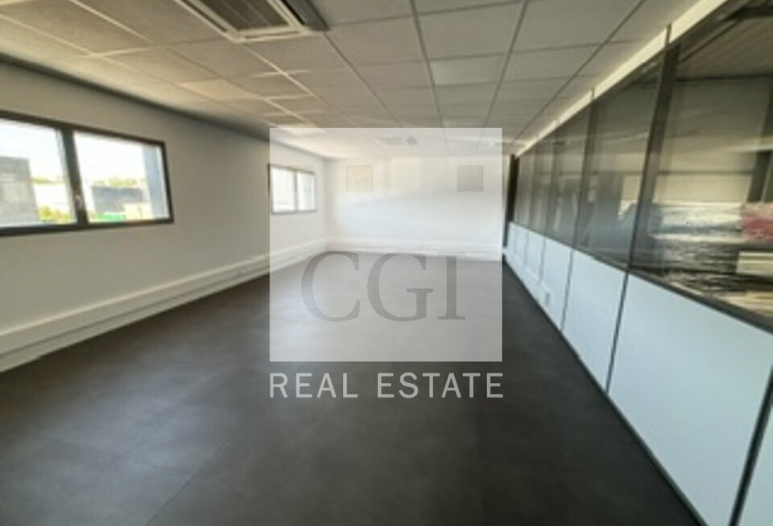BUREAUX à LOUER — photo 1