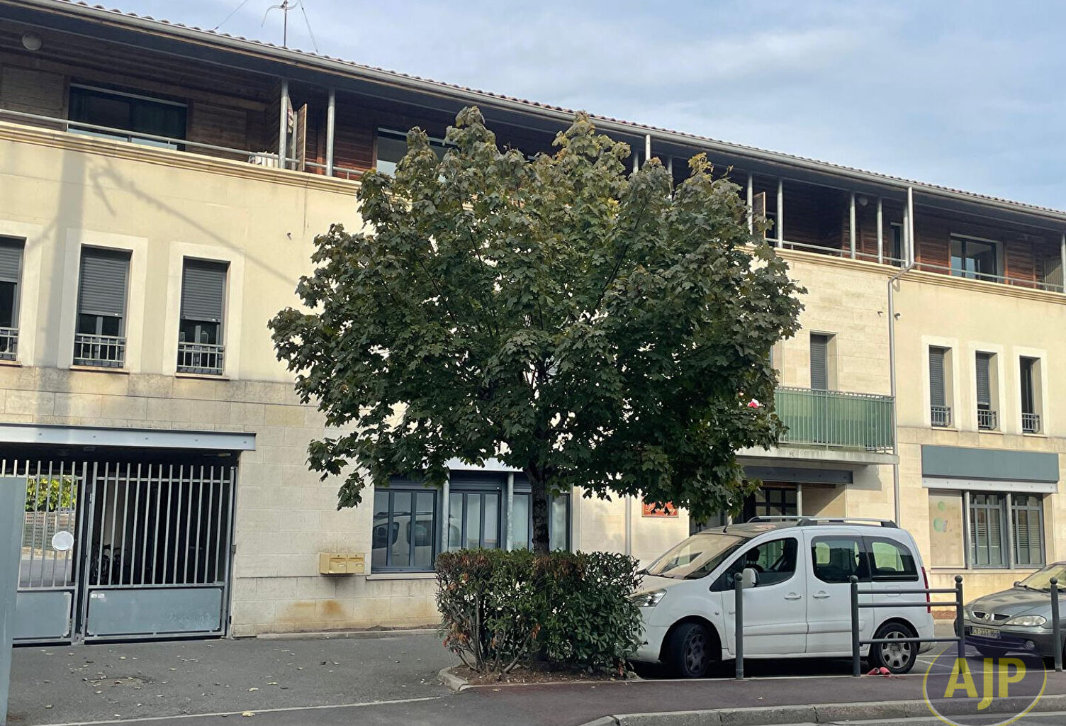 LEOGNAN CENTRE VILLE — photo 1