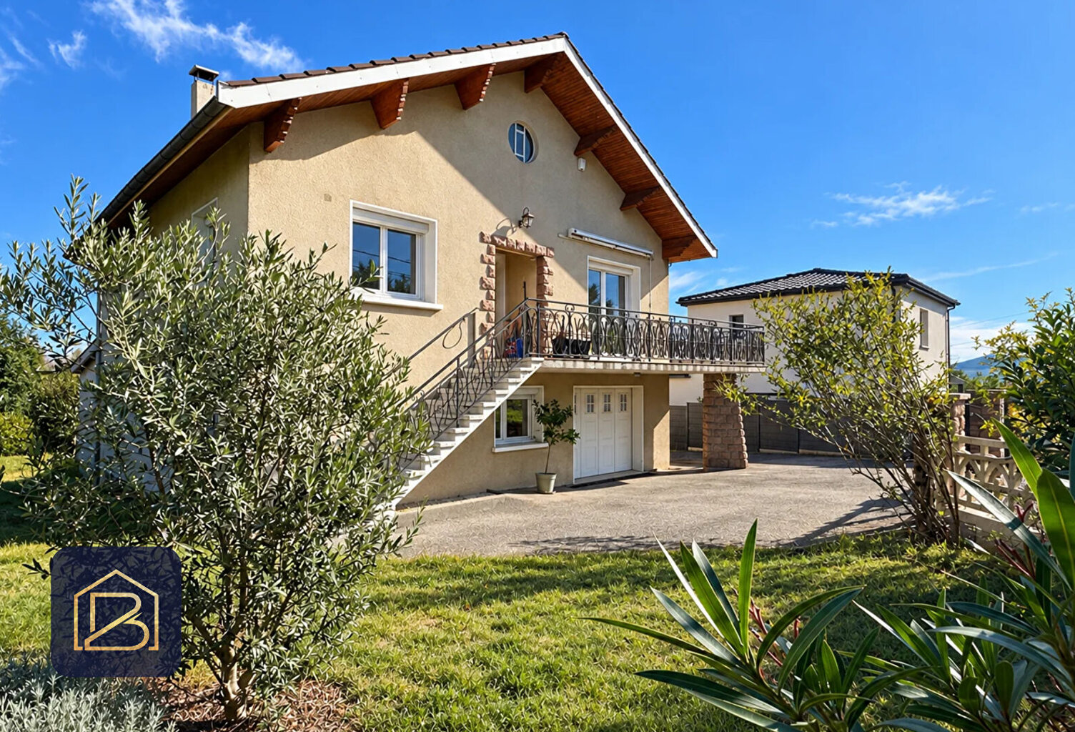 Maison individuelle avec dépendances et grand garage — photo 1