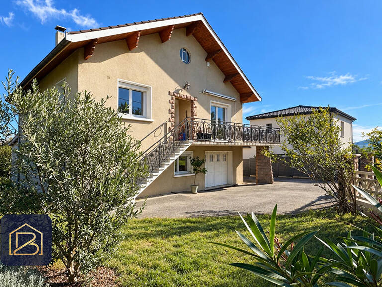 Maison individuelle avec dépendances et grand garage — photo 1