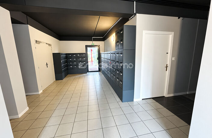INVESTISSEURS - IMMEUBLE DE 77 LOGEMENTS - T1 AVEC PARKING - ASCENSEUR - INVESTISSEUR - 2070 M² — photo 2