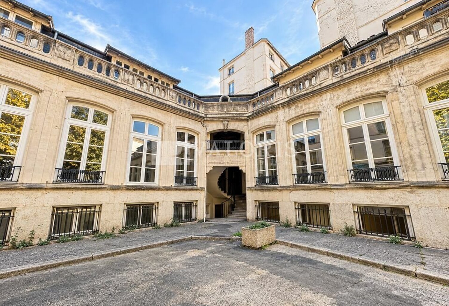 BUREAUX à LOUER — photo 1