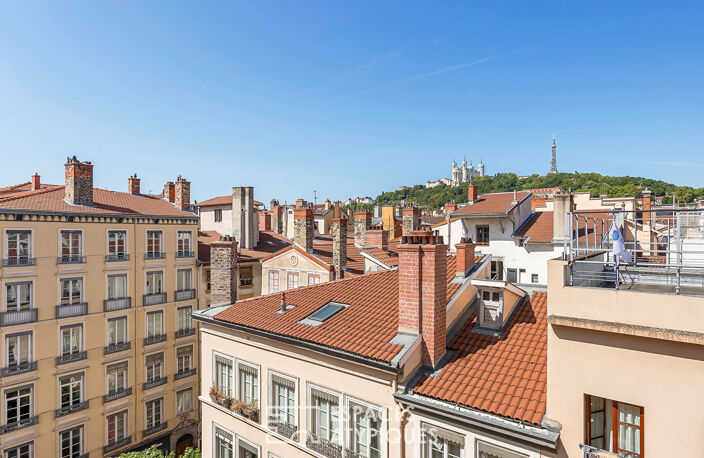 Dernier étage de caractère avec balcon et vue Fourvière — photo 2