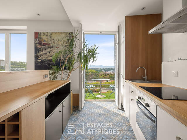 Appartement rénové par architecte avec balcons et vue dégagée — photo du bien