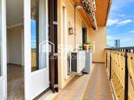 T4 rénové- Traversant, vue dégagée, balcon, étage élevé — photo 2