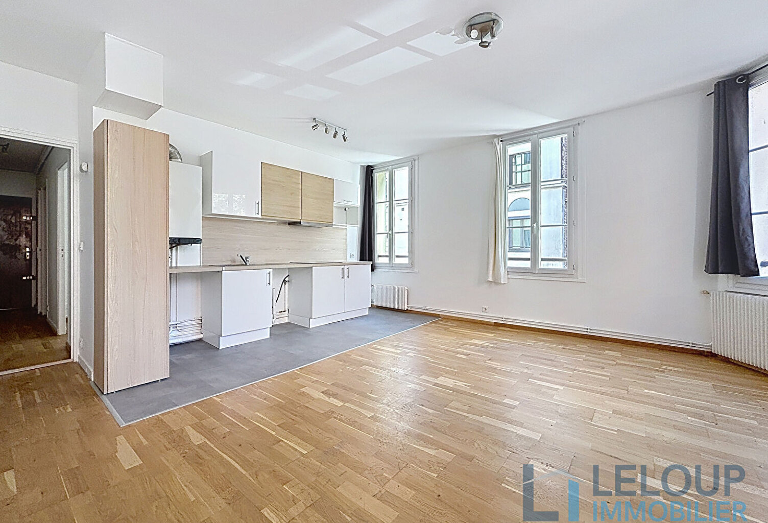 À LOUER - Appartement F2 rénové de 49 m² - ROUEN, rue du Renard — photo 1
