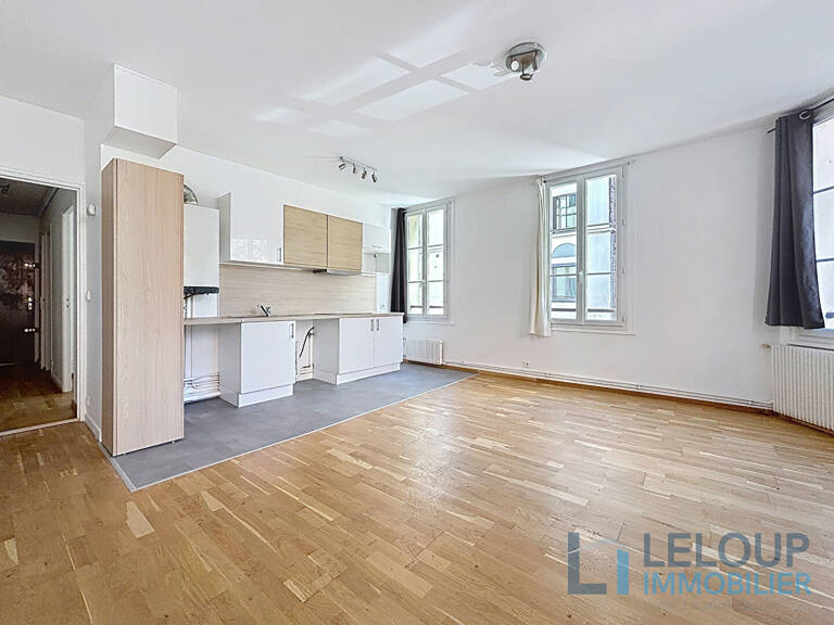 À LOUER - Appartement F2 rénové de 49 m² - ROUEN, rue du Renard — photo 1