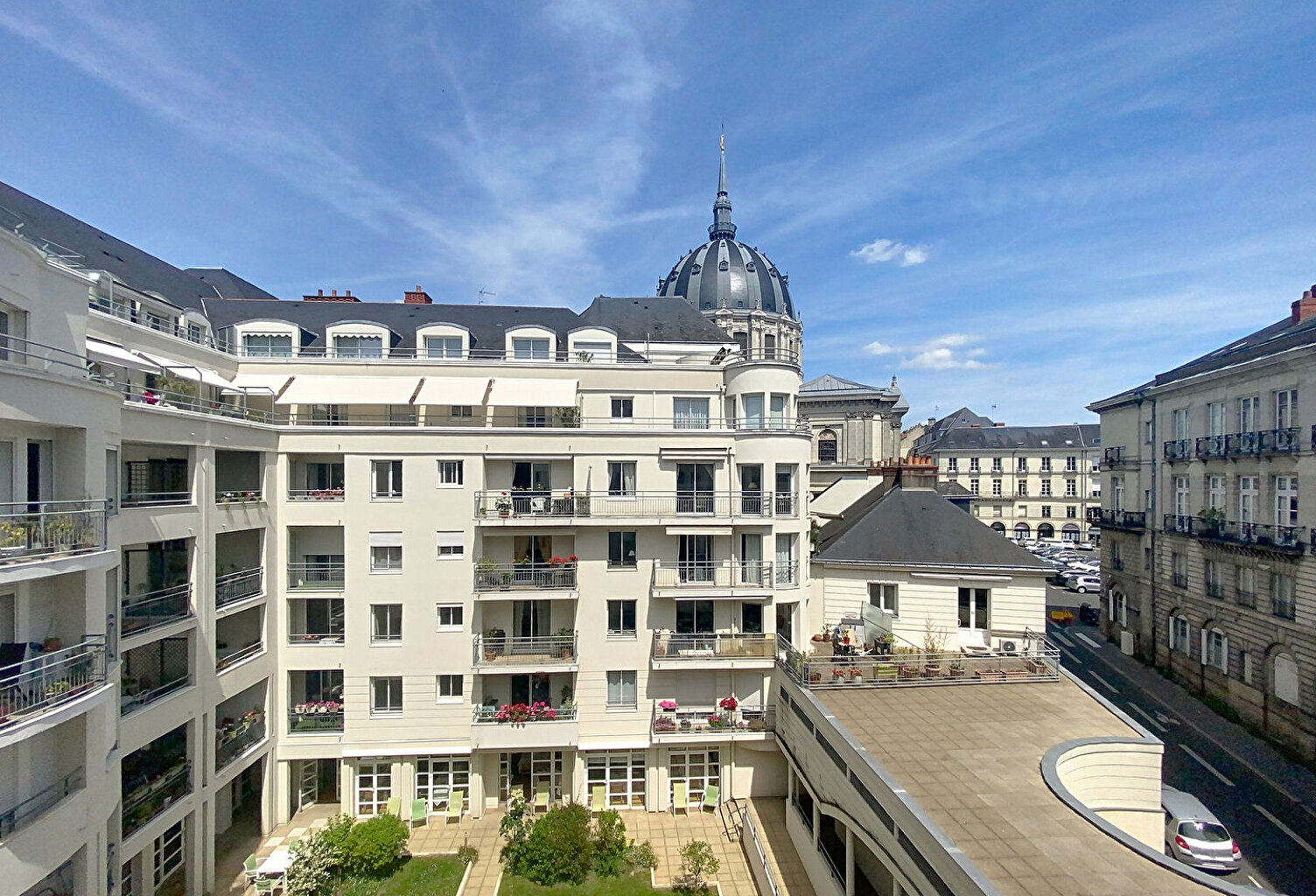 RÉSIDENCE SENIORS : T2 de 55.49 m² avec double Balcon, Cave et Parking — photo 1