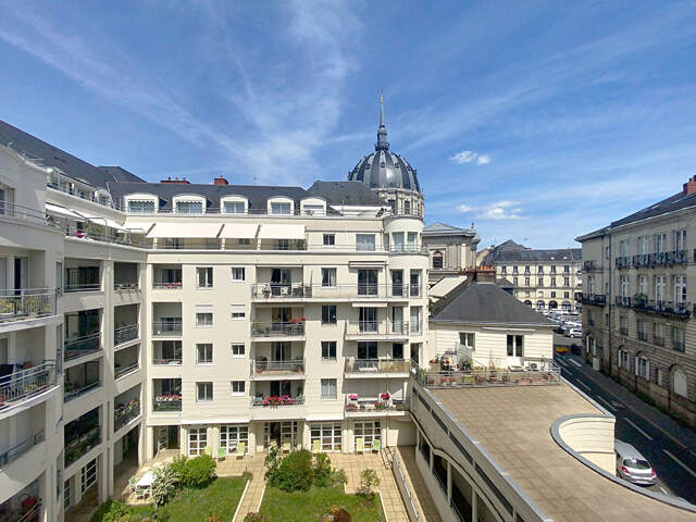 RÉSIDENCE SENIORS : T2 de 55.49 m² avec double Balcon, Cave et Parking — photo du bien