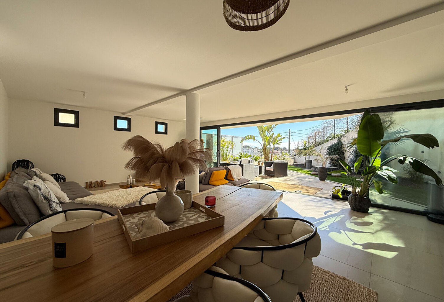 Appartement à louer T4  d'un grand standing de 162 m2 avec ascenseur, double garage et une place de parking privativeproche port de CARRY LE ROUET — photo 1