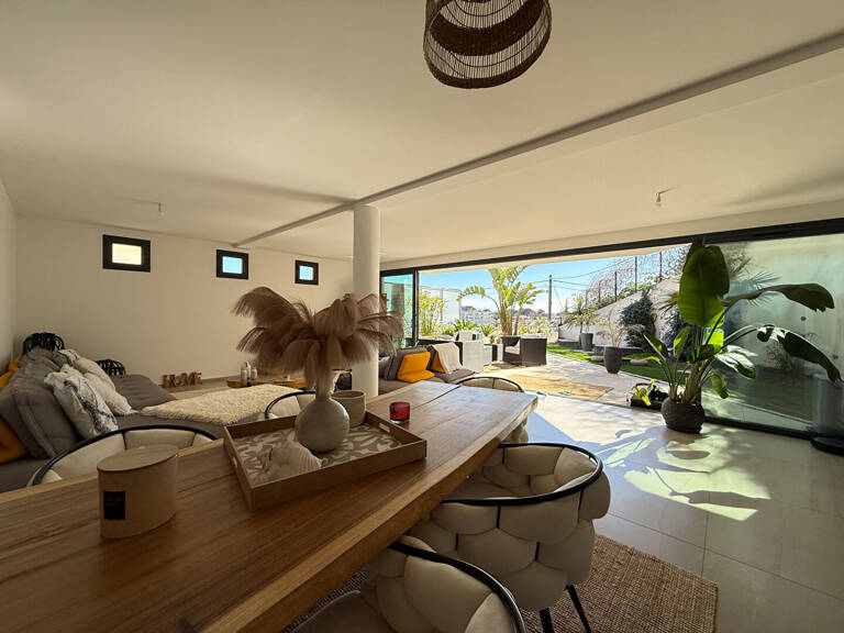 Appartement à louer T4  d'un grand standing de 162 m2 avec ascenseur, double garage et une place de parking privativeproche port de CARRY LE ROUET — photo 1