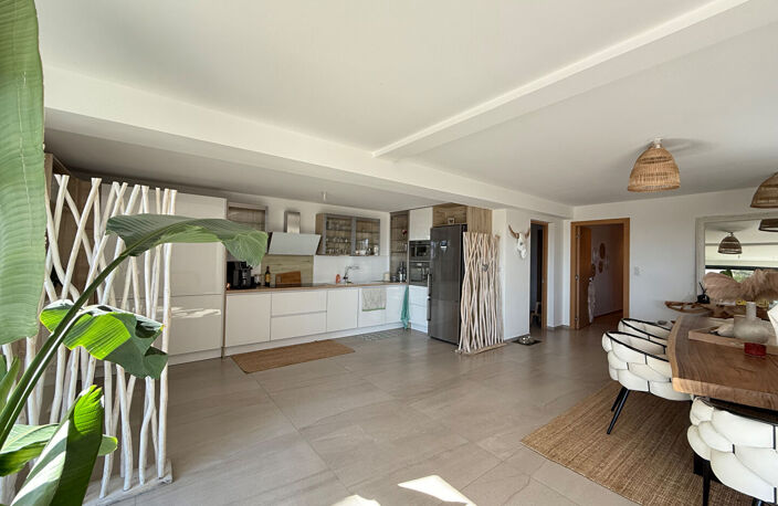 Appartement à louer T4  d'un grand standing de 162 m2 avec ascenseur, double garage et une place de parking privativeproche port de CARRY LE ROUET — photo 3