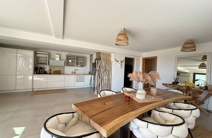 Appartement à louer T4  d'un grand standing de 162 m2 avec ascenseur, double garage et une place de parking privativeproche port de CARRY LE ROUET — photo 5