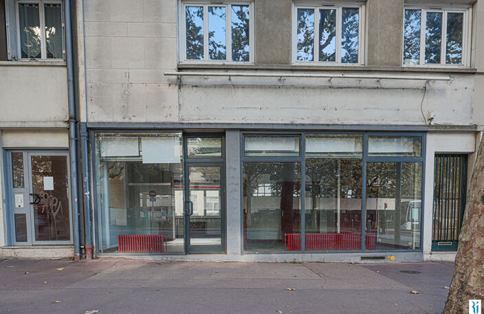À LOUER ? LOCAL 54 M² AVEC VITRINE + 43 M² EN SOUS-SOL ? ROUEN — photo 2