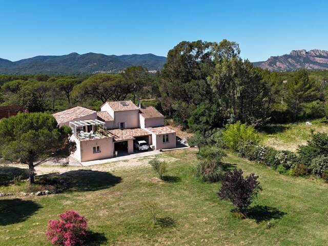 Maison lumineuse avec 2 appartements indépendants  Puget-sur-Argens — photo du bien