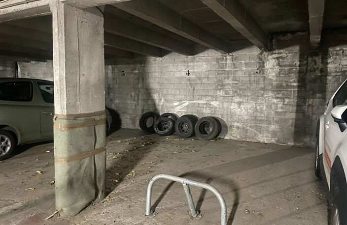 CLICHY - Parking sécurisé en sous-sol — photo 2