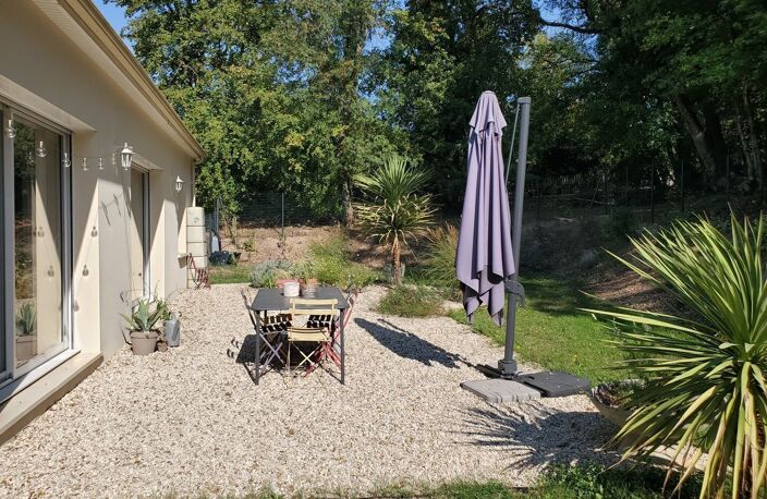 Entre ville et campagne, un plain-pied ouvert sur la verdure — photo 3