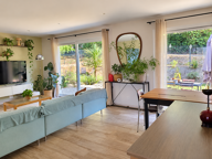 Entre ville et campagne, un plain-pied ouvert sur la verdure — photo 4